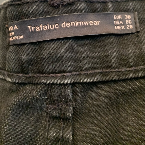 Zara Black High Waist Mom Fit Jean Shorts - Picture 3 of 3